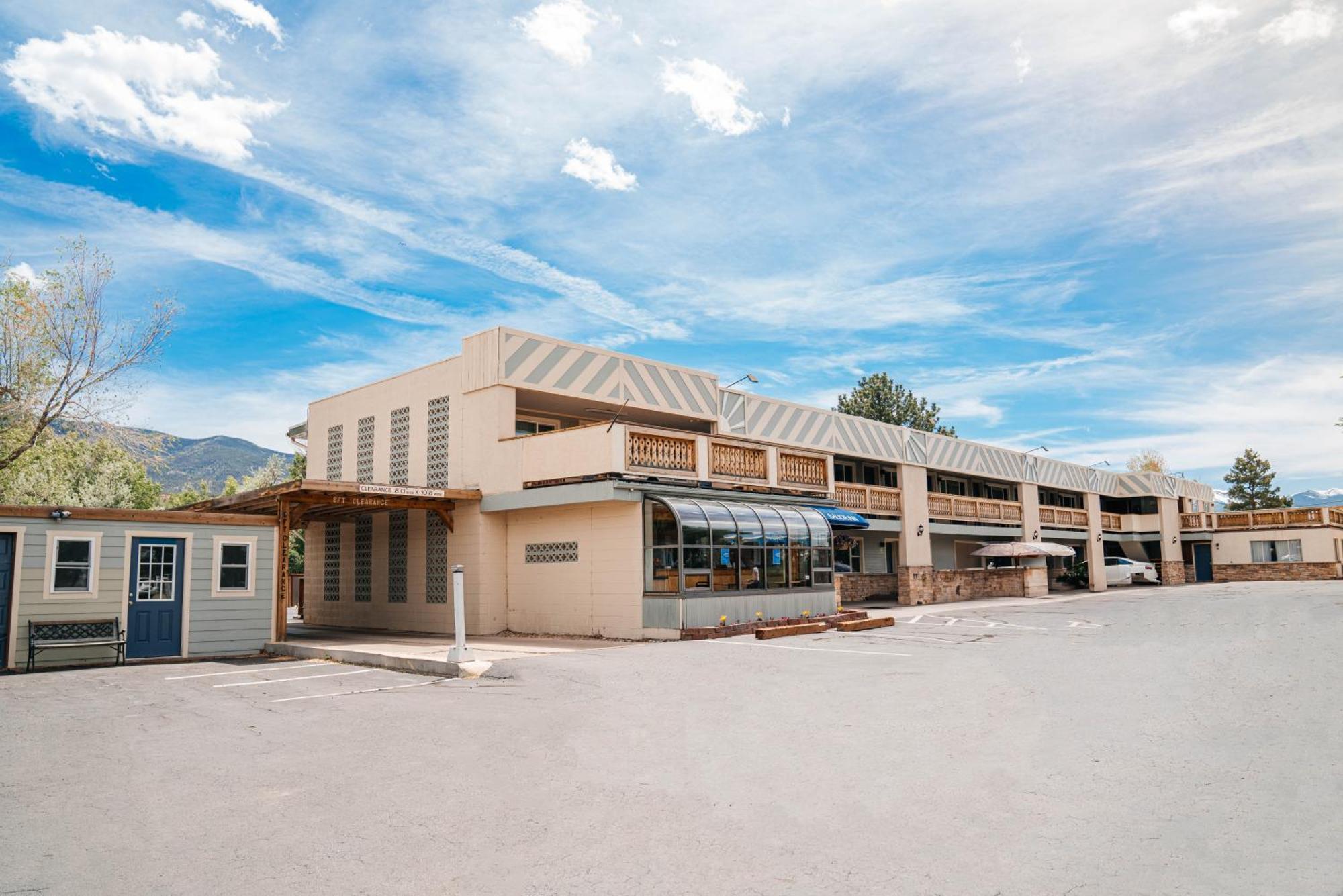 Salida Inn & Monarch Suites Buitenkant foto
